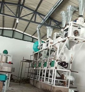 云南四組面粉機(jī)按裝現(xiàn)場(chǎng)