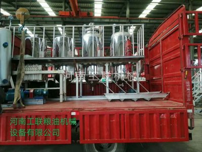 全不銹鋼食用油精煉設備發貨遼寧
